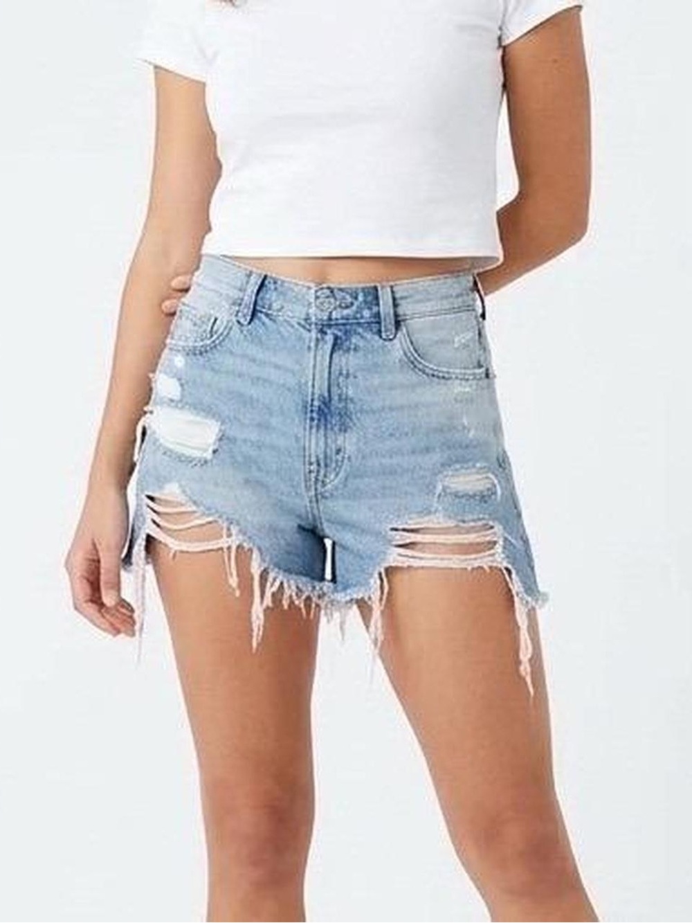 AEO 90s boyfriend short distressed
